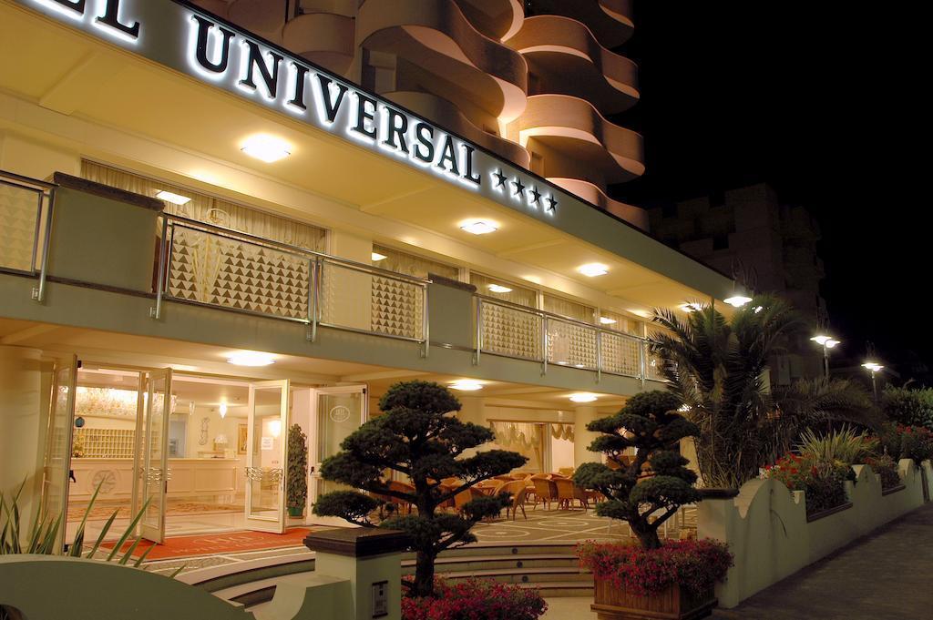 Universal Hotel Червия Екстериор снимка