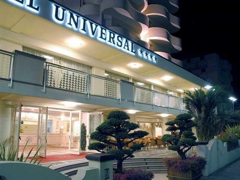 Universal Hotel Червия Екстериор снимка
